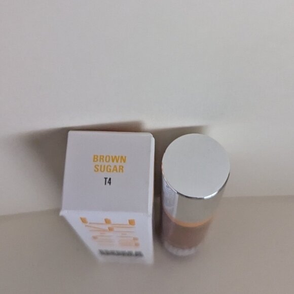 UOMA Stay Woke Brightening Concealer - Brown Sugar T4 - Picture 2 of 2